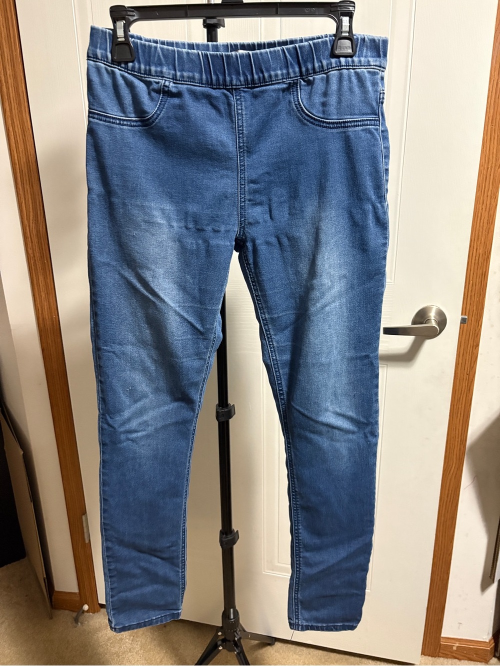 Forever 21 womens  Slim Stretch Jeans in Medium Blue